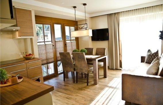 Hotel Garni Caroline イシュグル エクステリア 写真